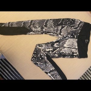 Nike snake skin leggings Size: S